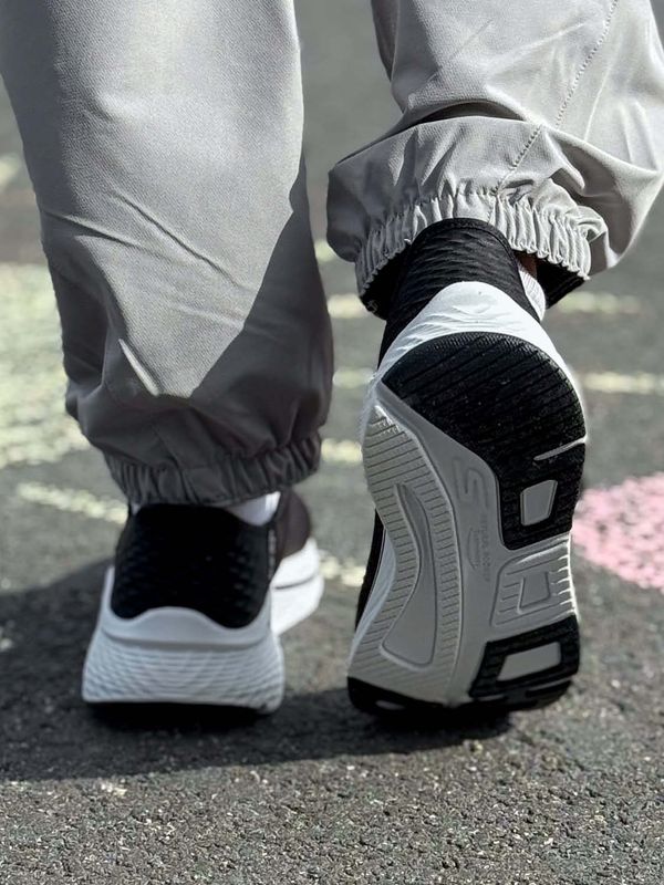 Skechers Slip-ins Max Cushioning Elite Vanish Svart/Hvit Dame