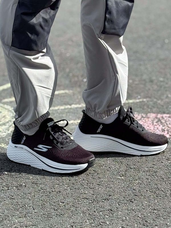 Skechers Slip-ins Max Cushioning Elite Vanish Svart/Hvit Dame